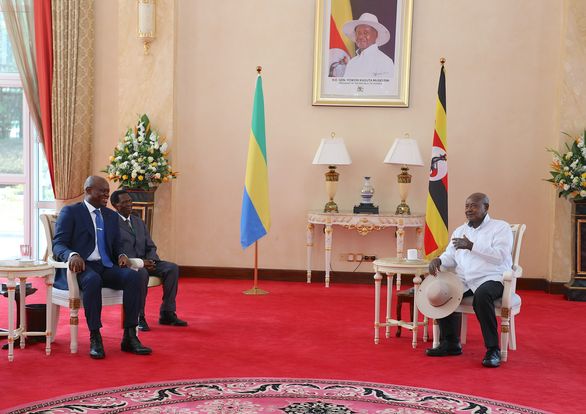 En Ouganda, Oligui Nguema invite Yoweri Museveni à visiter le Gabon